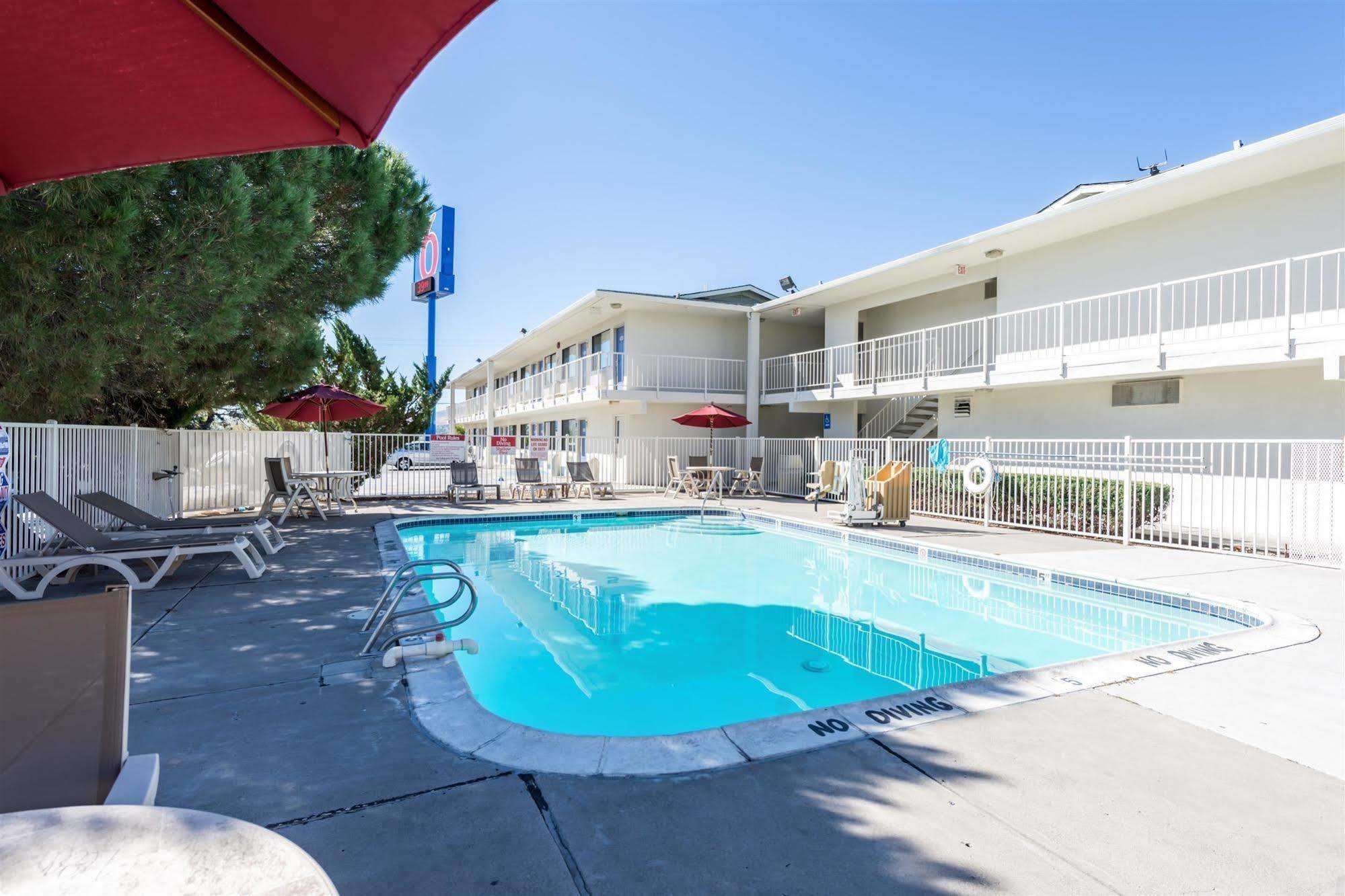 Motel 6-Reno, Nv - West ภายนอก รูปภาพ